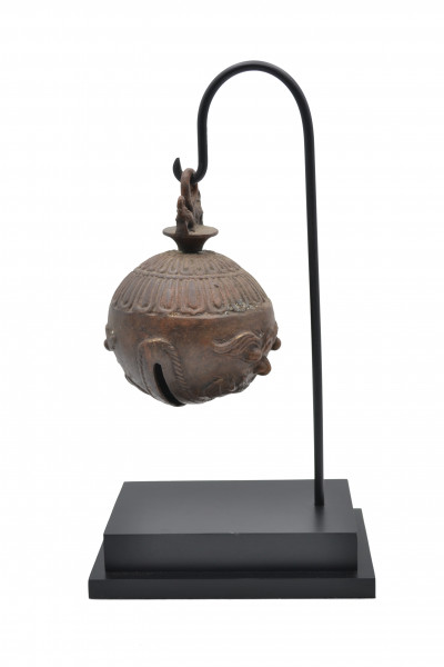 Ancienne  cloche bronze sur socle