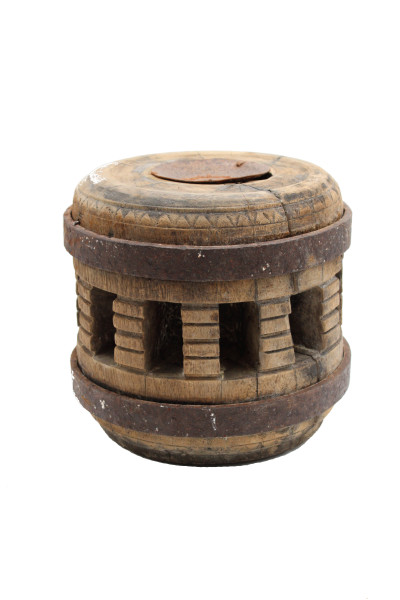 Ancien centre de roue en bois - bougeoir. Inde