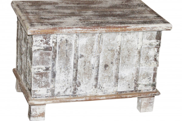 Ancien coffre de rangement en bois sérusé. Inde 