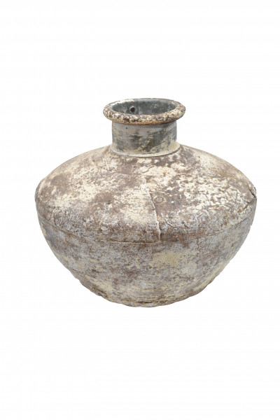 Ancienne jarre à eau en métal