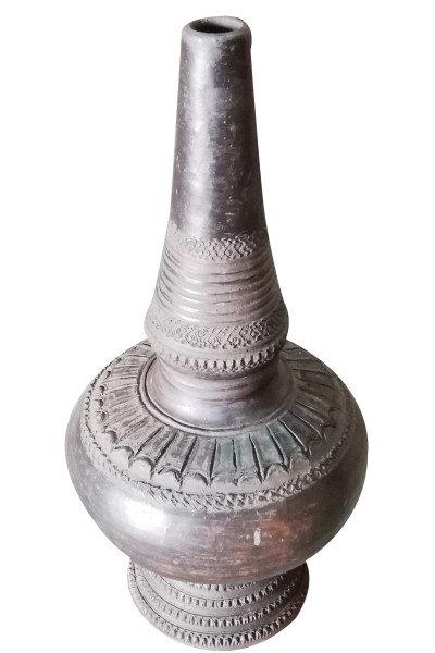 Ancienne jarre à eau en terre cuite. Birmanie