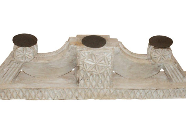 Ancienne pièce de bois , bougeoir. Inde