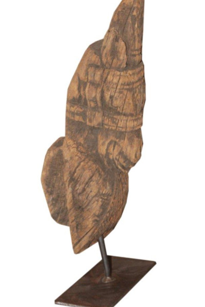 Ancienne tête de cheval en bois sur socle. Inde