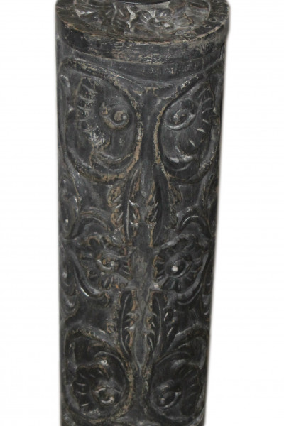 Bougeoir en bois sculpté noir. Inde