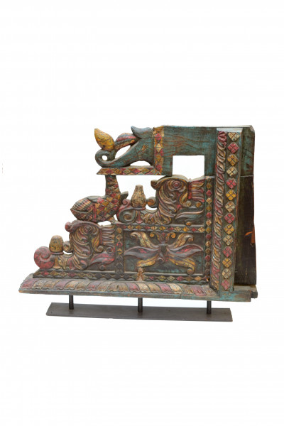 Ancien support de poutre en bois sculpté et patiné monté sur socle métal