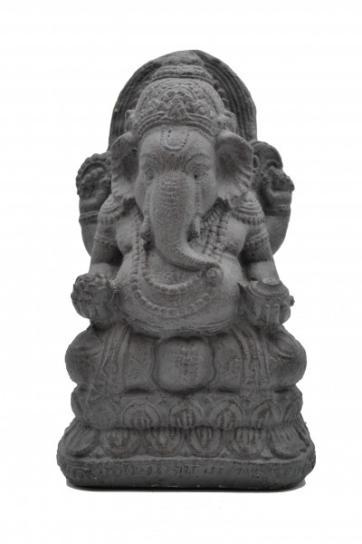 Ganesh assis en pierre de lave reconst.