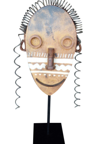 Masque en métal de Prakit Seehawong. Thaïlande