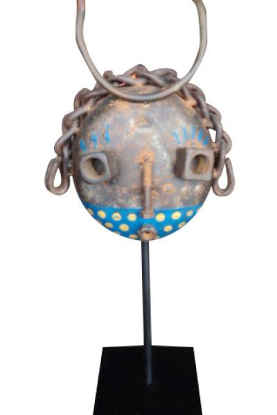 Masque en métal de Prakit Seehawong. Thaïlande