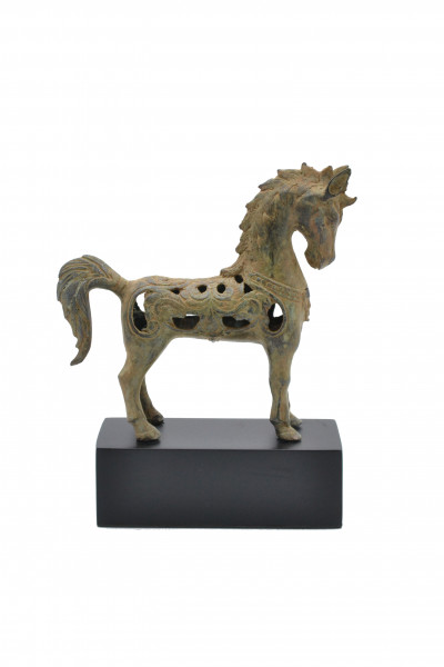 Petit cheval en bronze oxydé sur socle noir - indonésie