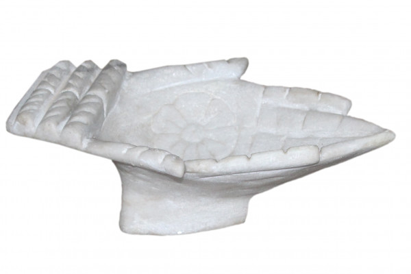 Petit plat en marbre blanc en forme de mains. Inde