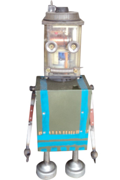 Petit robot en métal de Prakit Seehawong. Thaïlande