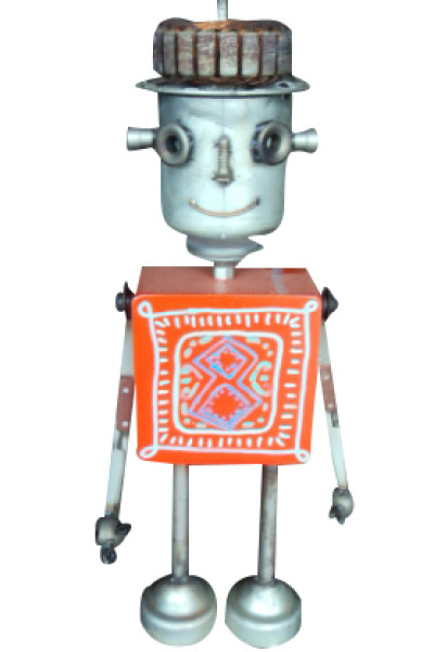 Petit robot en métal de Prakit Seehawong. Thaïlande